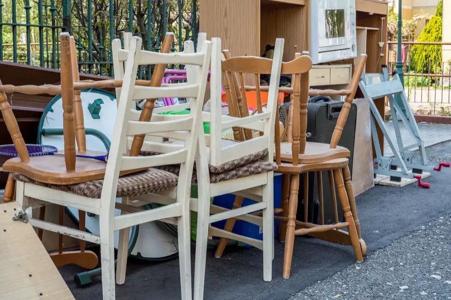 When To Hire Professionals For Furniture Removal Casselberry, FL When To Hire Professionals For Furniture Removal Casselberry, FL